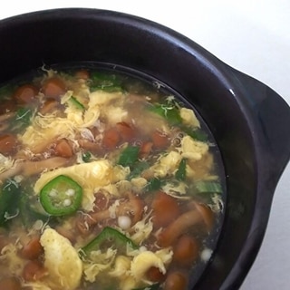 オクラとなめこで✨ネバネバ野菜の中華かき玉スープ